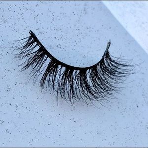 Level Up Lashes - Own The Party